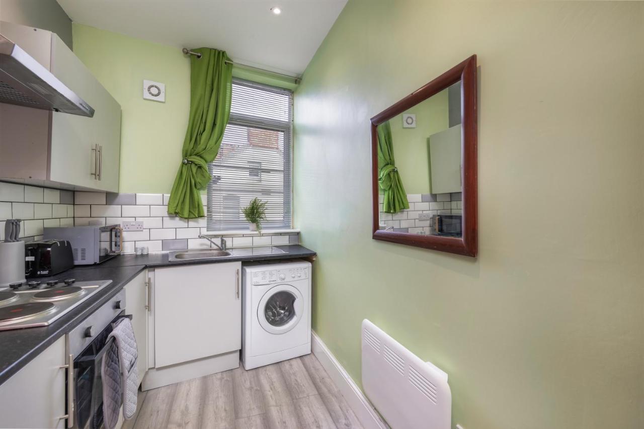 Stockton Town Centre Studio Apartments Free Parking And Wi-Fi Eksteriør billede