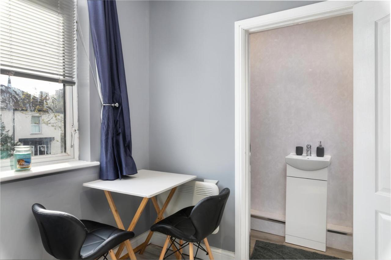Stockton Town Centre Studio Apartments Free Parking And Wi-Fi Eksteriør billede