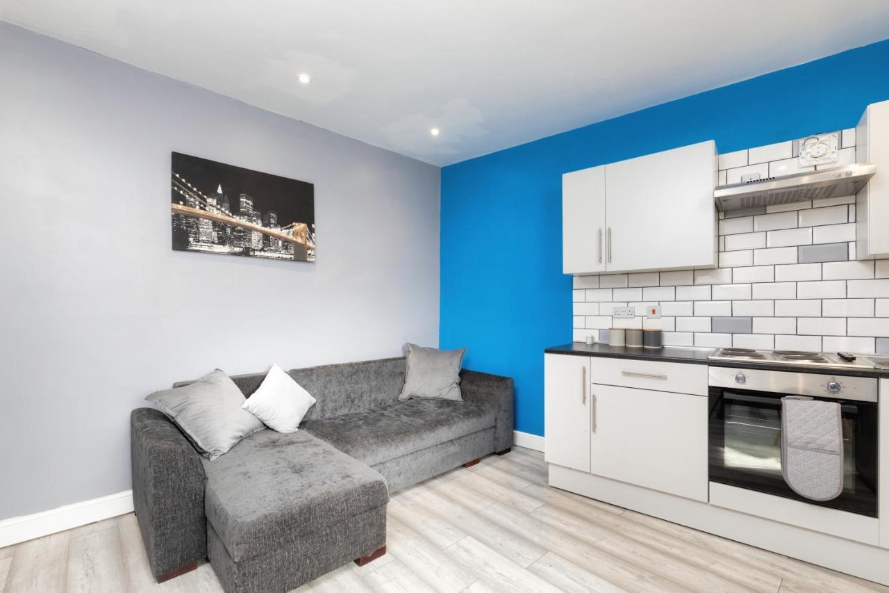 Stockton Town Centre Studio Apartments Free Parking And Wi-Fi Eksteriør billede